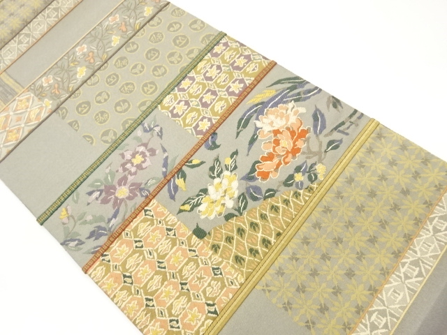 紐通し横段に花々・枝葉模様織出し袋帯